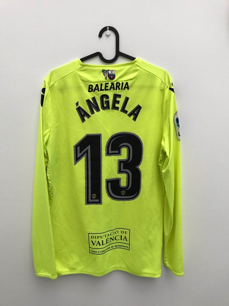 13 - Levante ud - Ángela