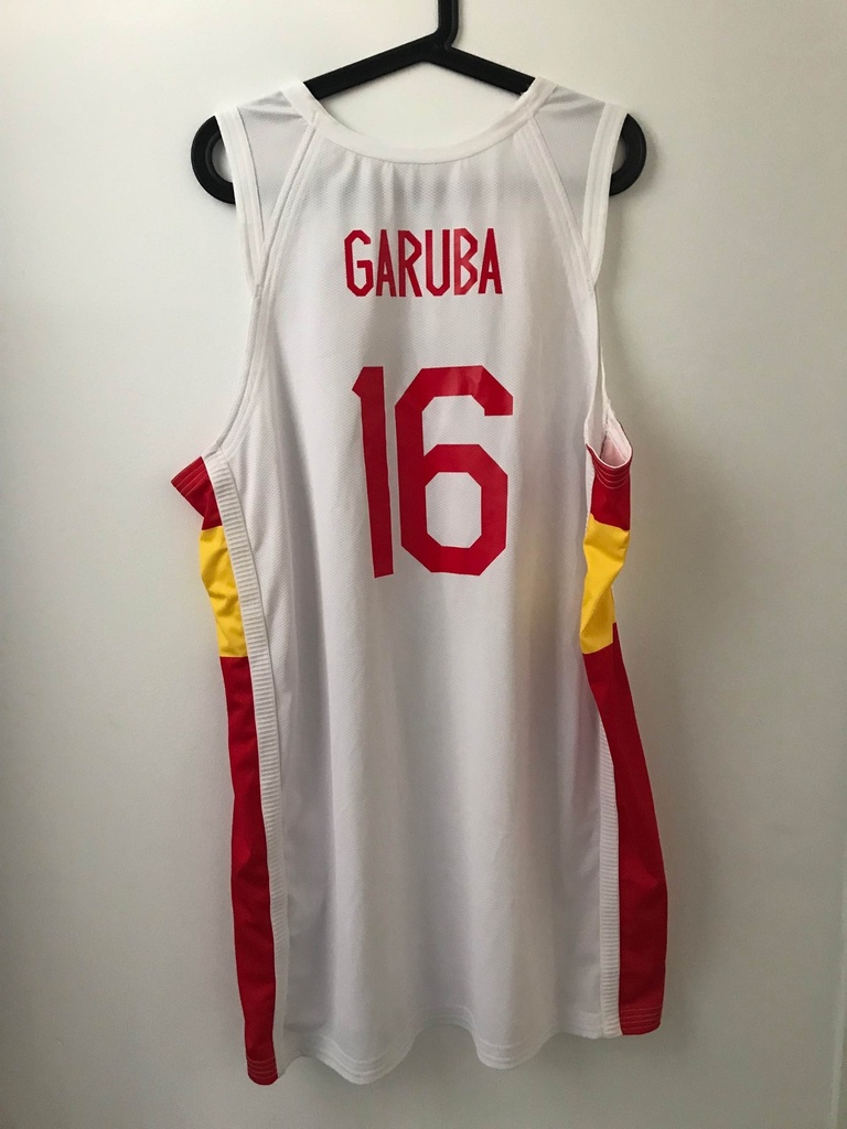 16 - Selección española - Garuba