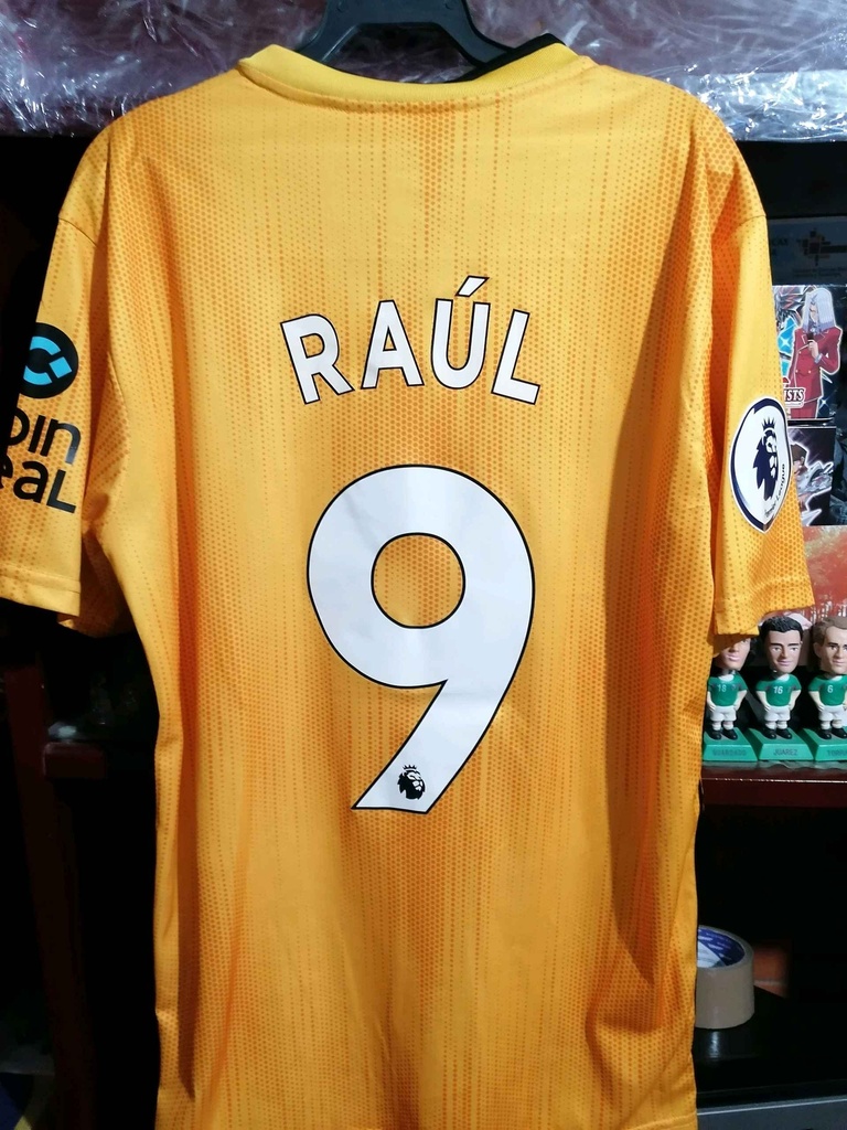 9 - Wolverhampton - Raúl