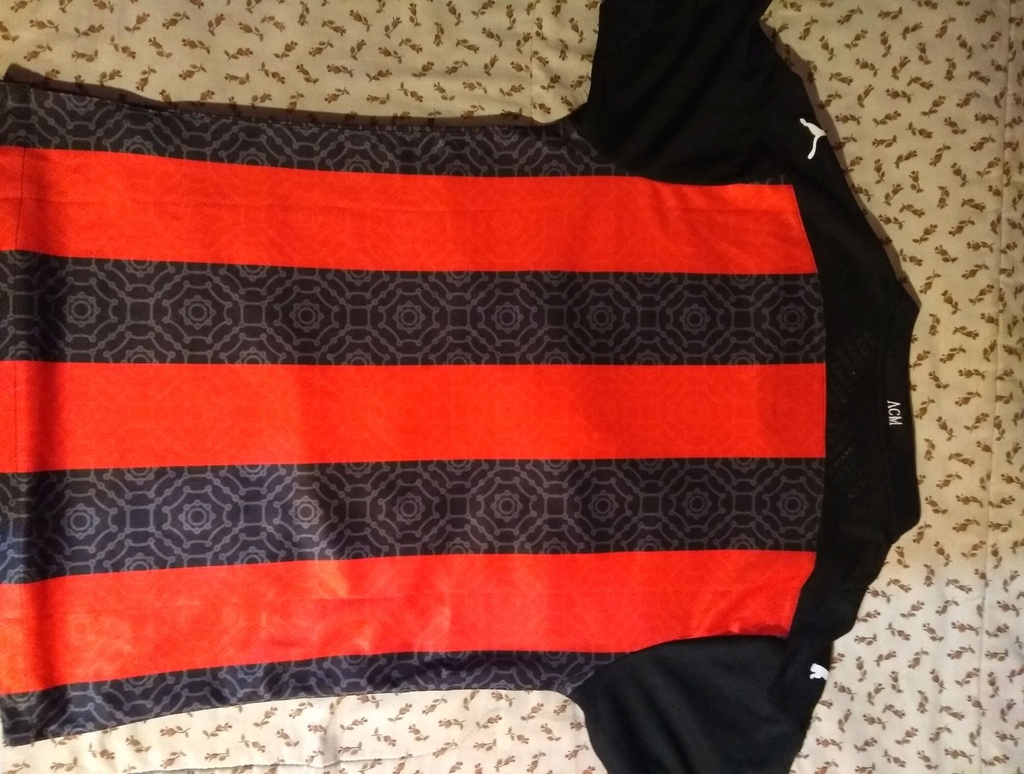 Camiseta sin nombre