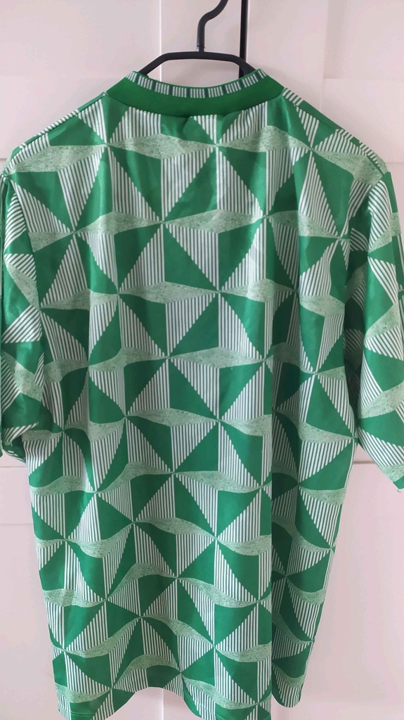 Camiseta sin nombre