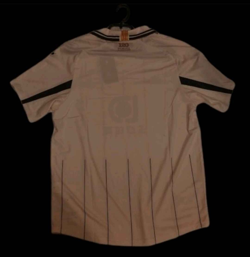 Camiseta sin nombre