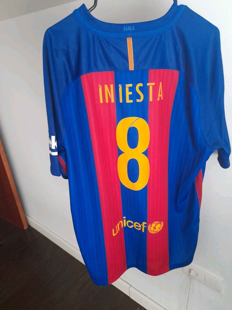 8 - FC Barcelona - A. Iniesta