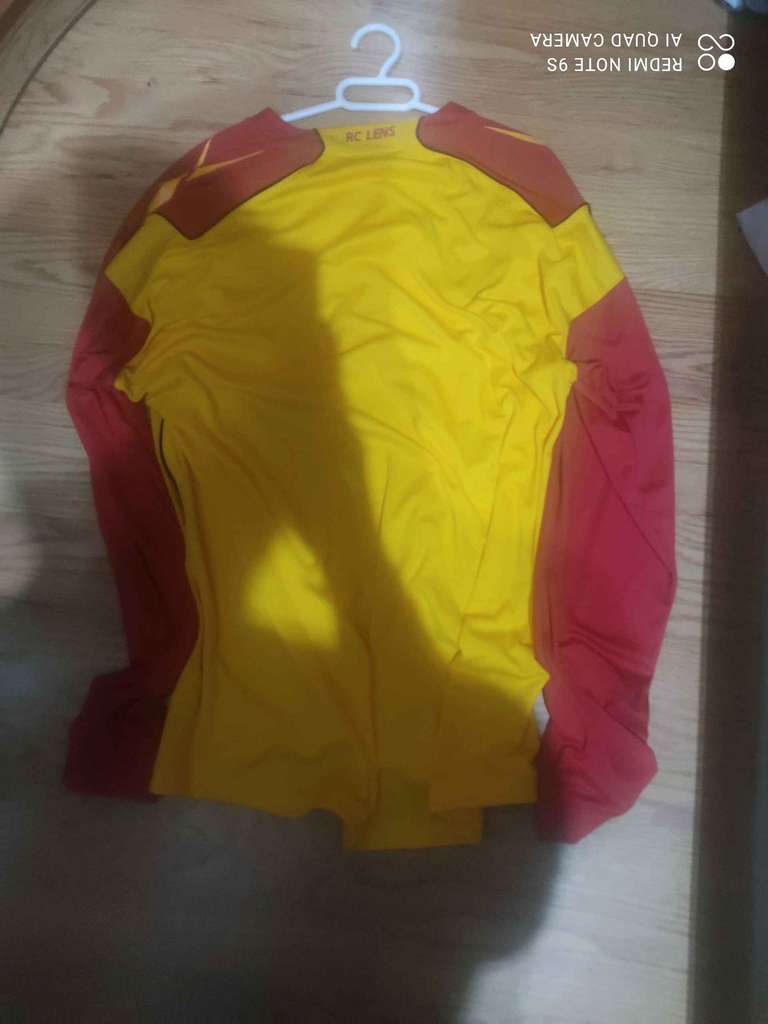 Camiseta sin nombre