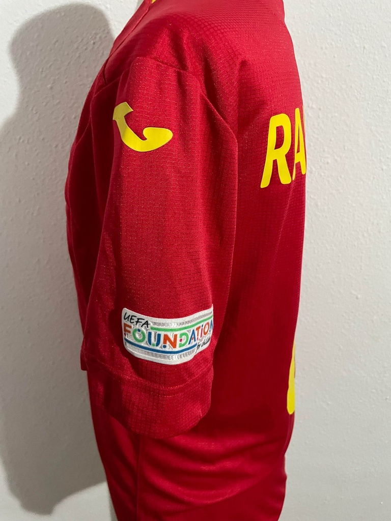 Camiseta sin nombre