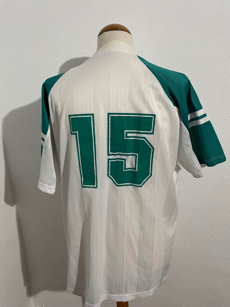 Camiseta sin nombre