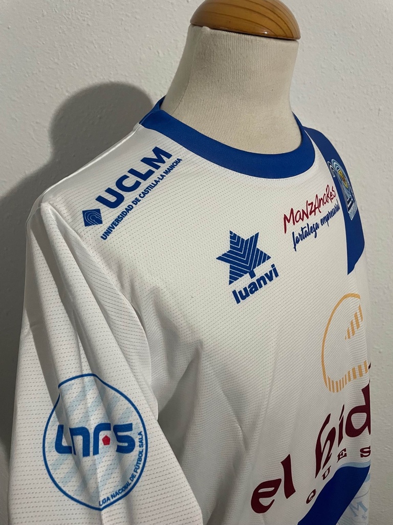 Camiseta sin nombre