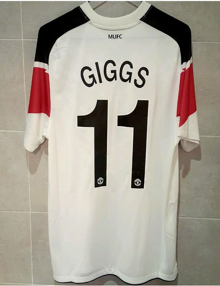 11 - Manchester United - Giggs