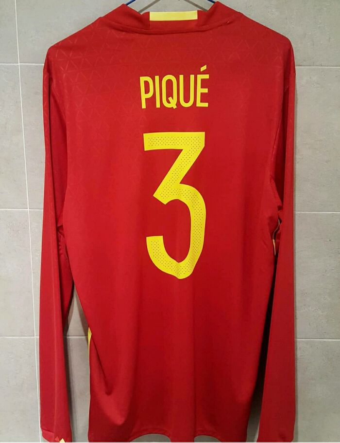 3 - España - Piqué