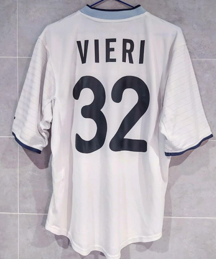 32 - FC Internazionale Milano - Vieri