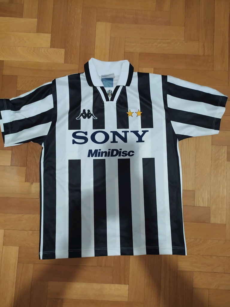 Camiseta sin nombre