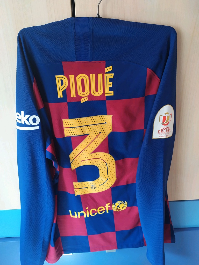 3 - Barcelona - Piqué