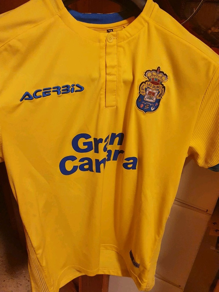 Camiseta sin nombre