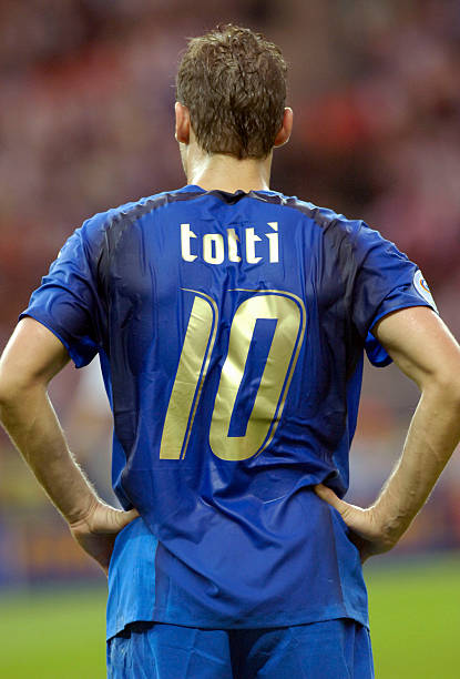 10 - Italia - Totti