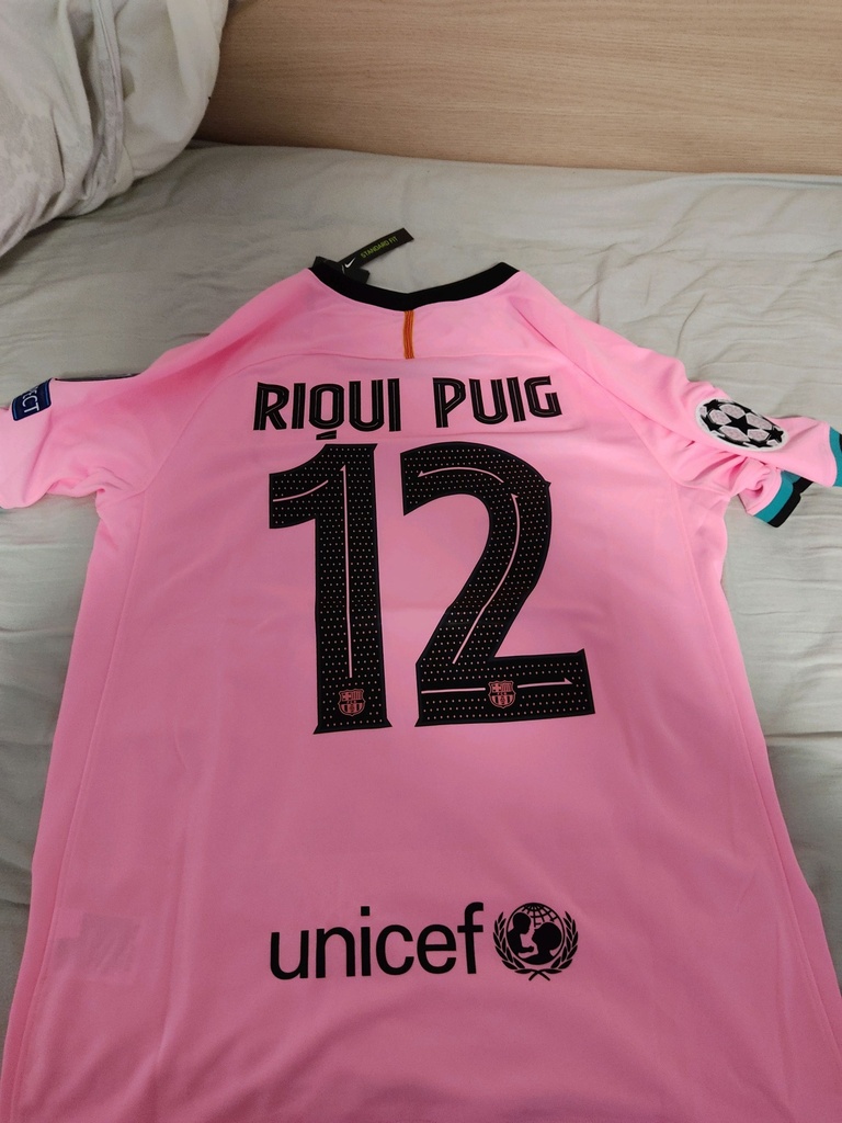 12 - FC Barcelona - Riqui Puig