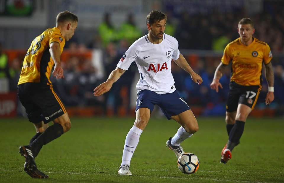 18 - Tottenham - LORENTE