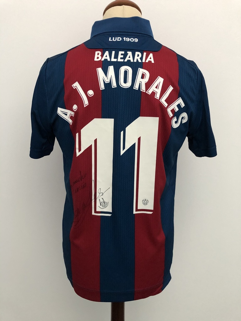 11 - Levante UD - A.J. MORALES