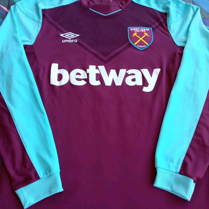 6 - West Ham United - MOORE