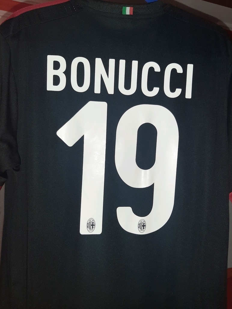 19 - Milán - Bonucci
