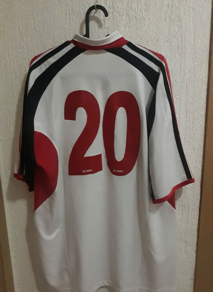 Camiseta sin nombre