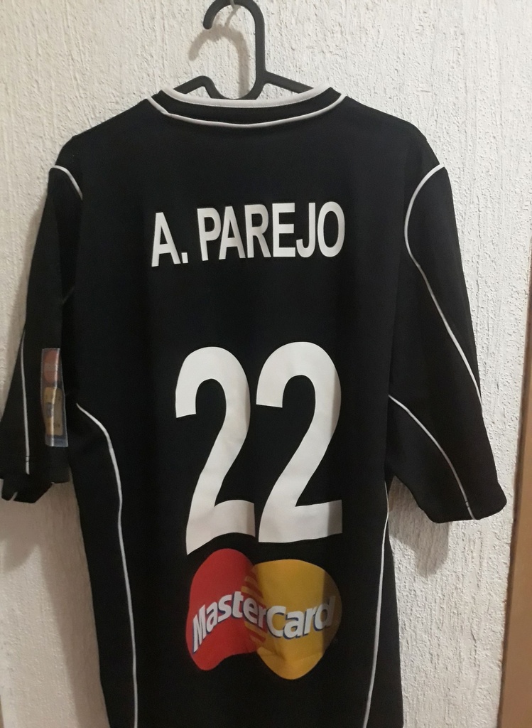 Camiseta sin nombre