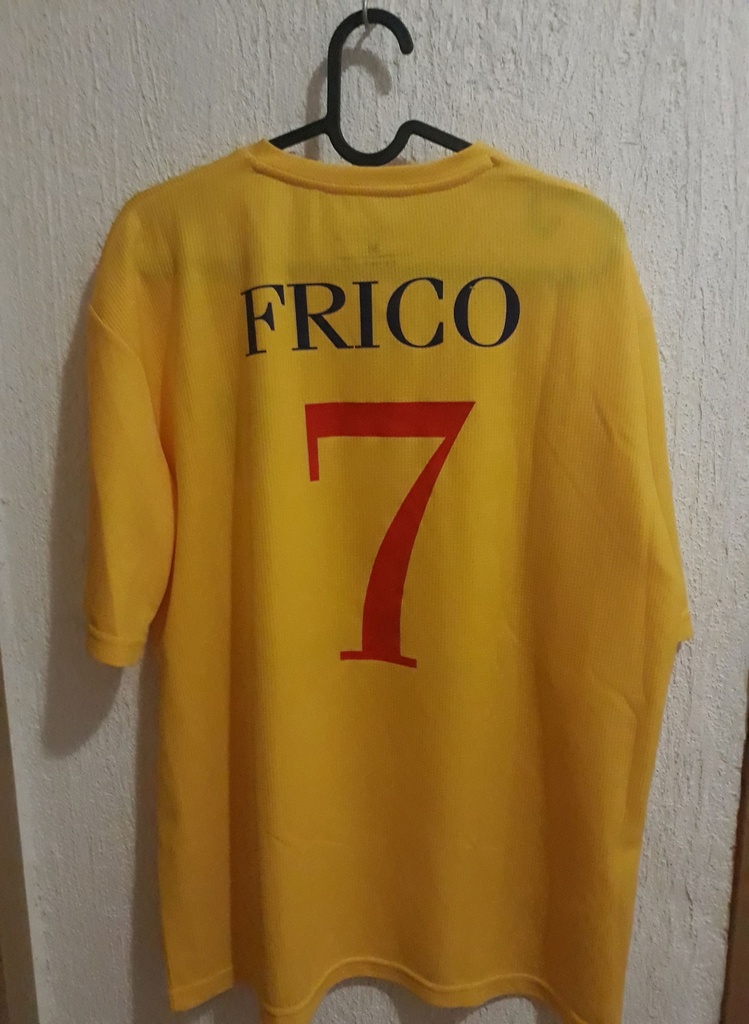 Camiseta sin nombre