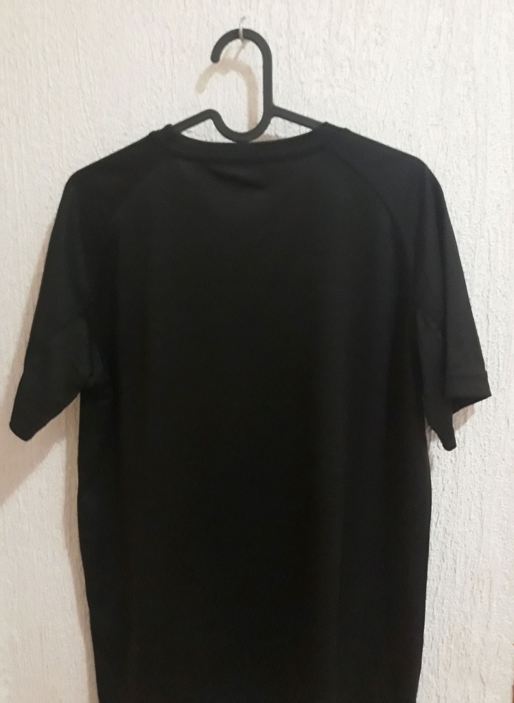 Camiseta sin nombre