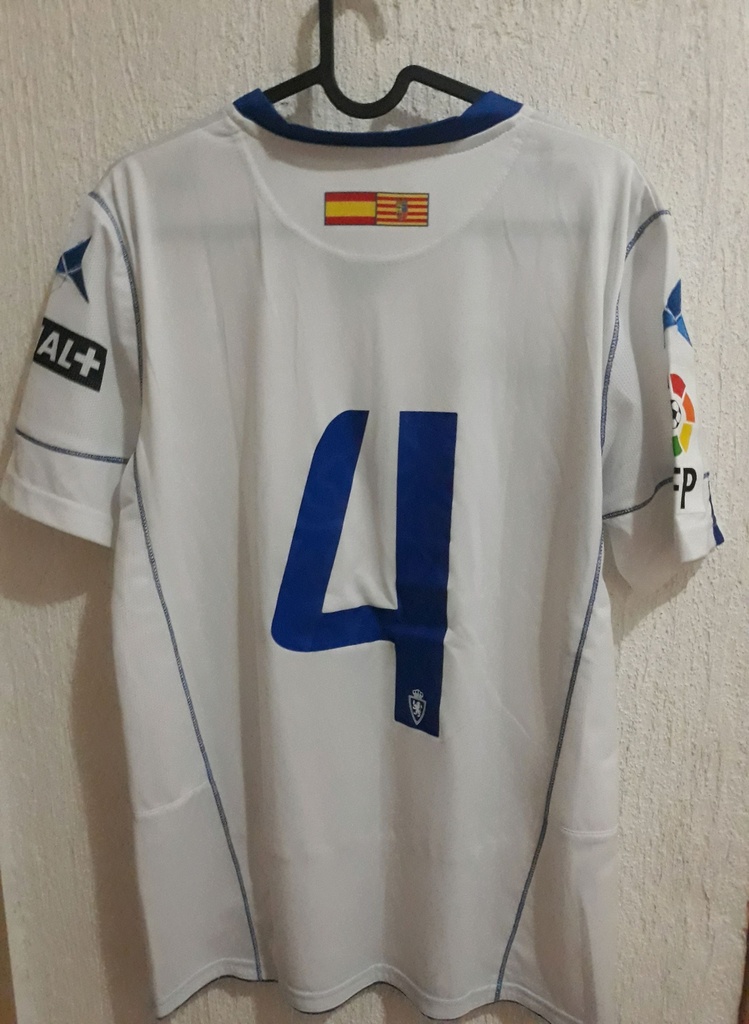 Camiseta sin nombre