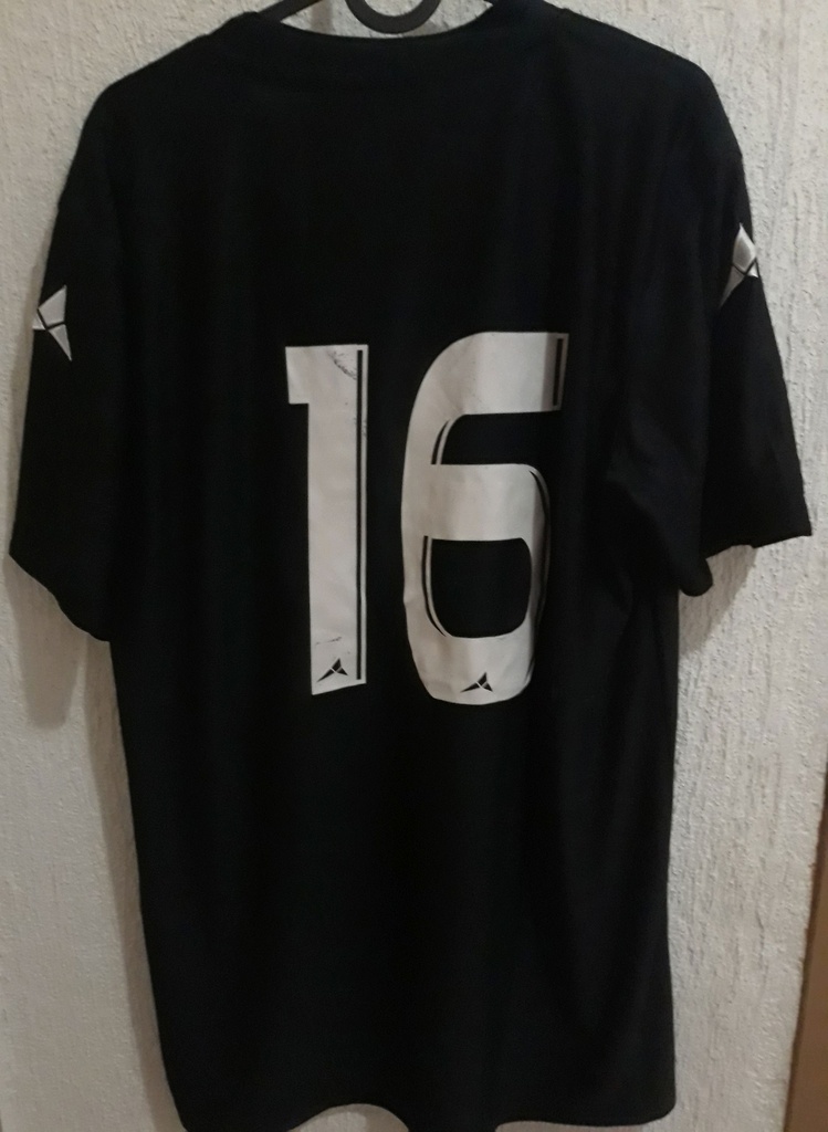 Camiseta sin nombre