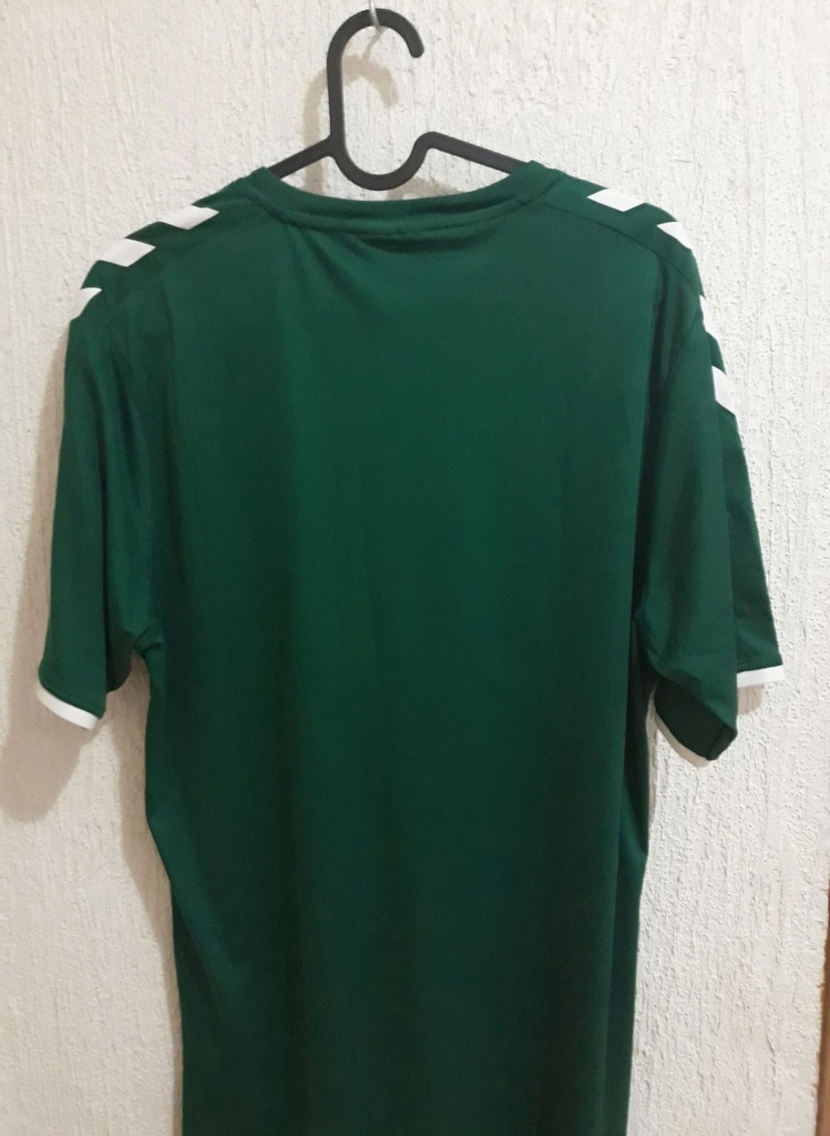 Camiseta sin nombre