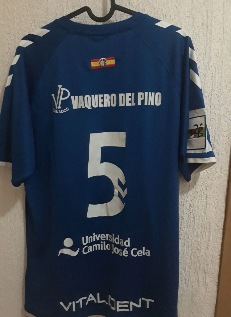 Camiseta sin nombre
