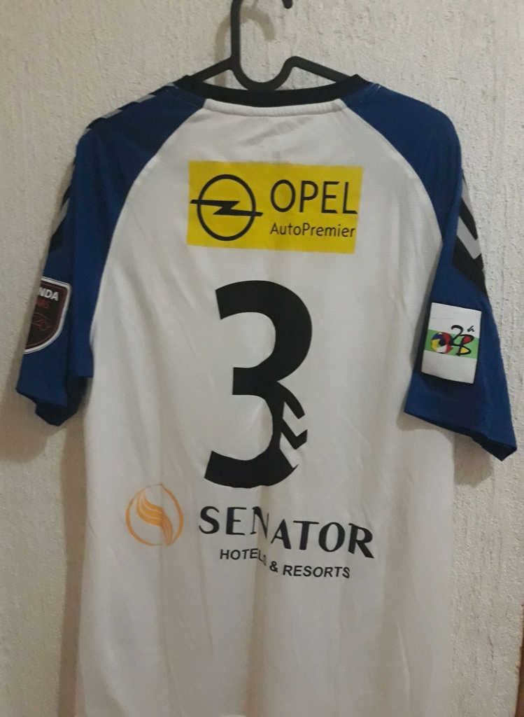 Camiseta sin nombre