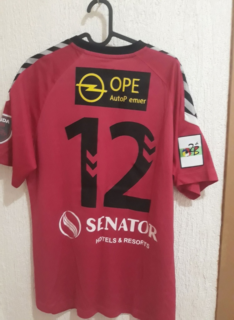 Camiseta sin nombre
