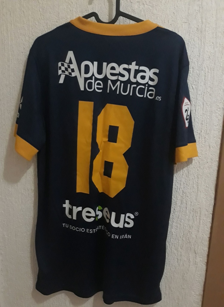 Camiseta sin nombre