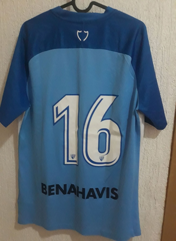 Camiseta sin nombre
