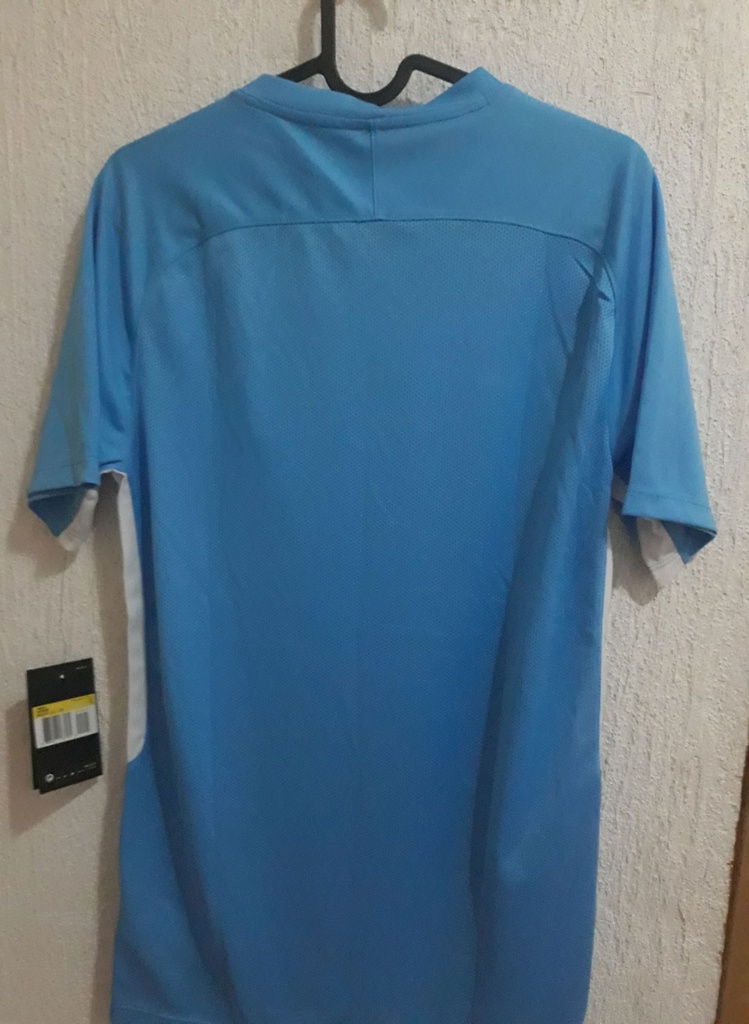 Camiseta sin nombre