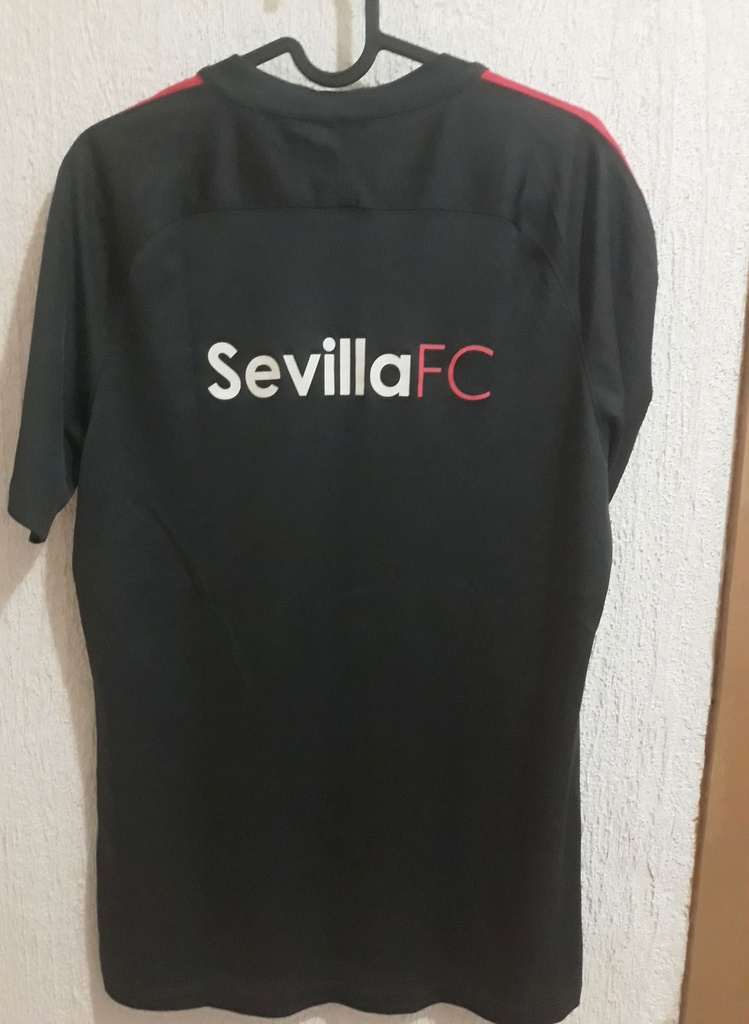 Camiseta sin nombre