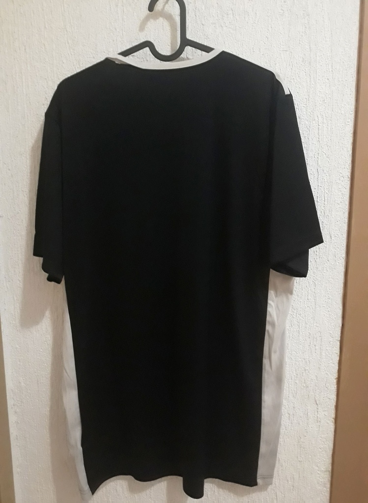 Camiseta sin nombre