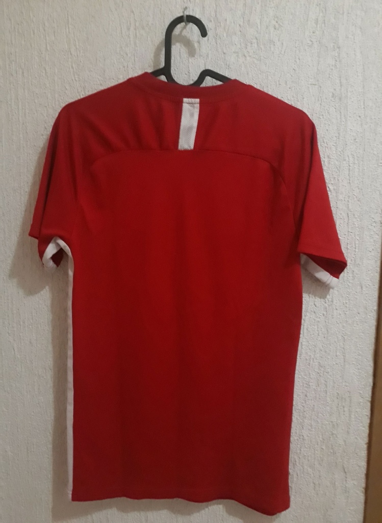 Camiseta sin nombre