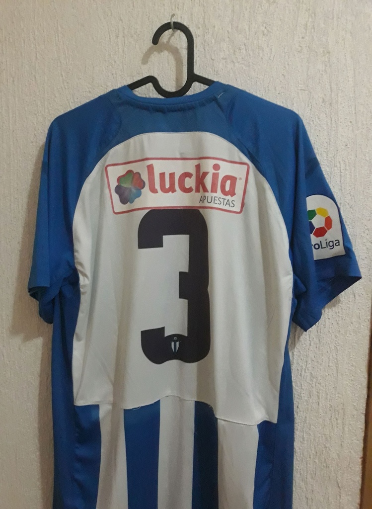 Camiseta sin nombre