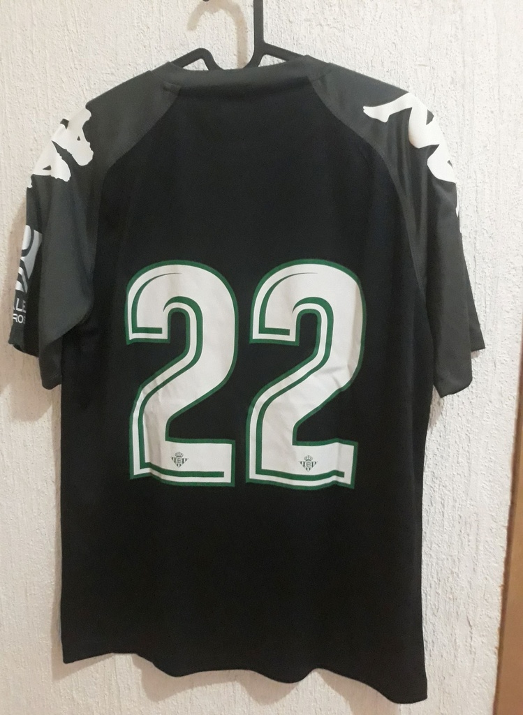 Camiseta sin nombre