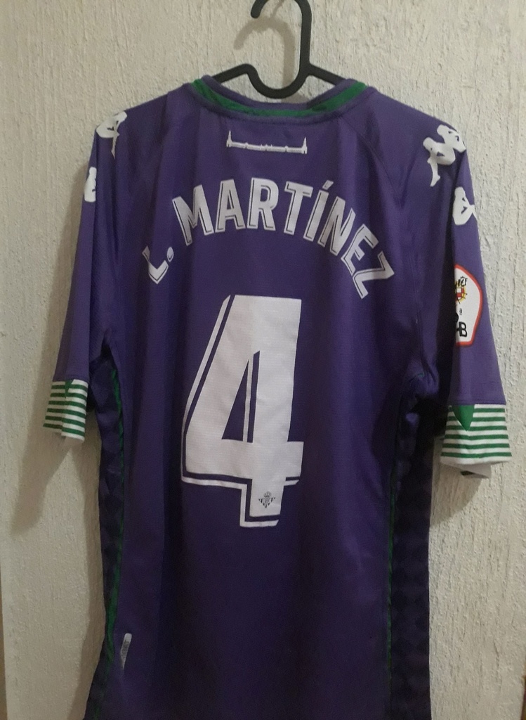 Camiseta sin nombre
