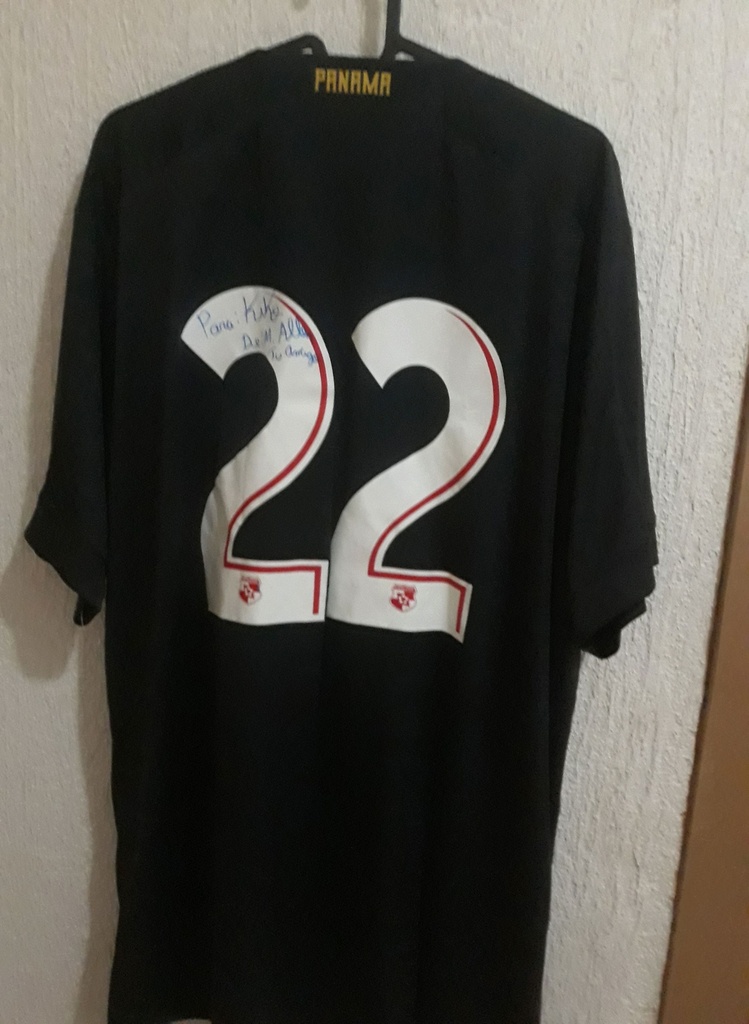 Camiseta sin nombre