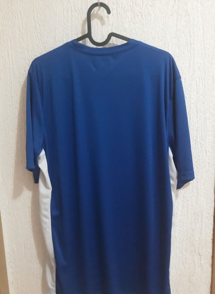 Camiseta sin nombre