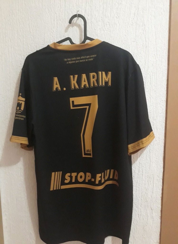 Camiseta sin nombre