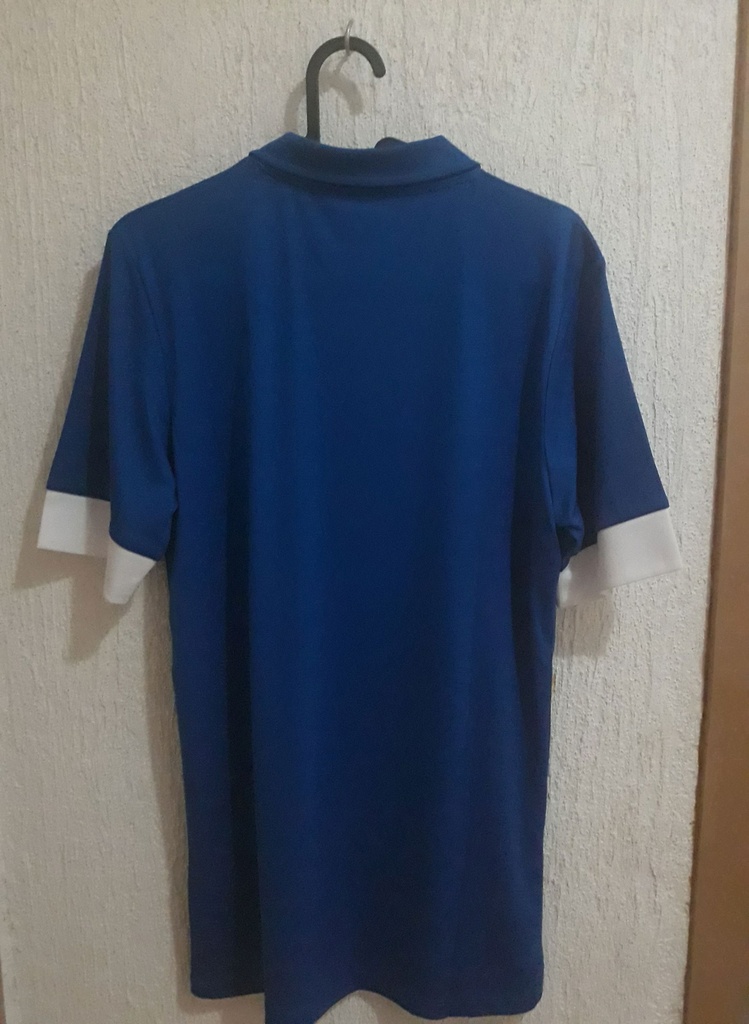 Camiseta sin nombre
