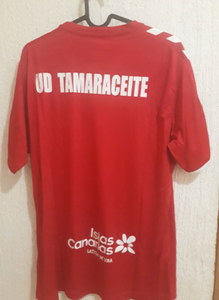 Camiseta sin nombre