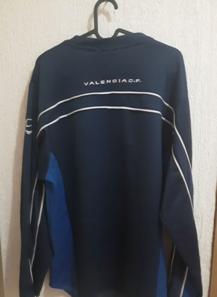 Camiseta sin nombre