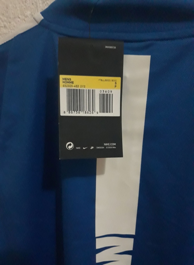 Camiseta sin nombre