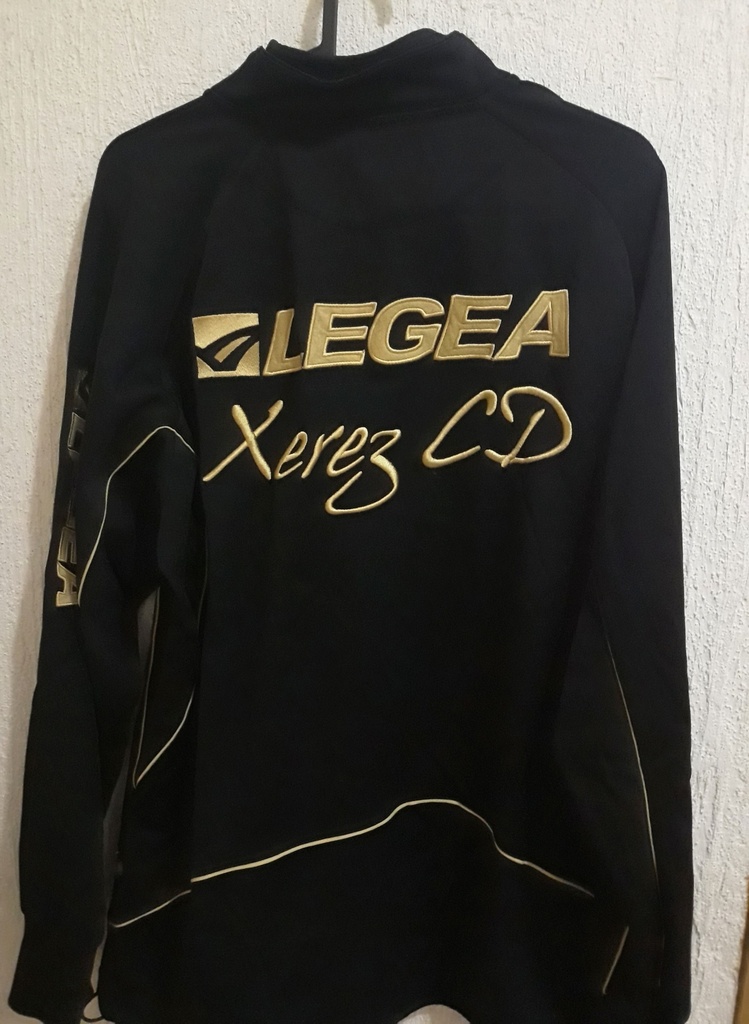 Camiseta sin nombre